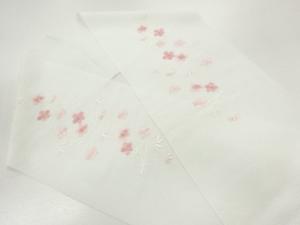 未使用品　縮緬地　花模様刺繍半衿